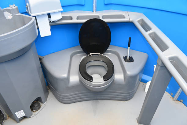 Best Portable restroom trailer rental  in Elfers, FL